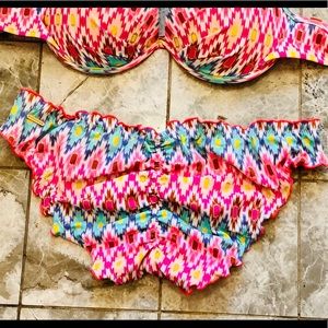 Victoria’s Secret Ruffle Bottoms Size Medium